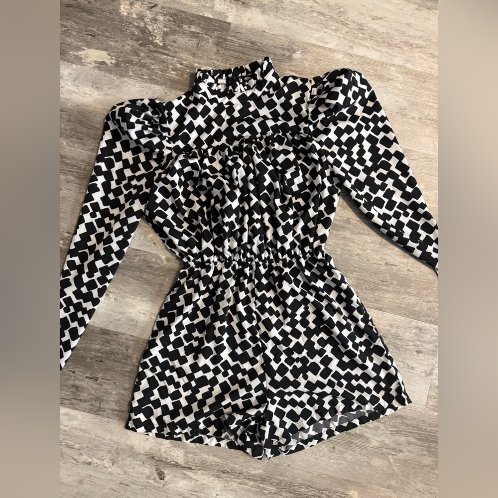 Monochrome romper - Picture 3 of 3